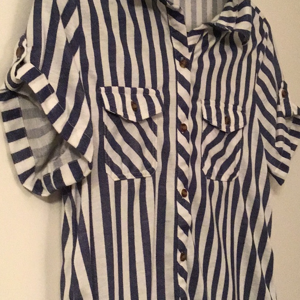 🌺Spring🌺Blue And White Stripe Button-Down - Picture 5 of 7
